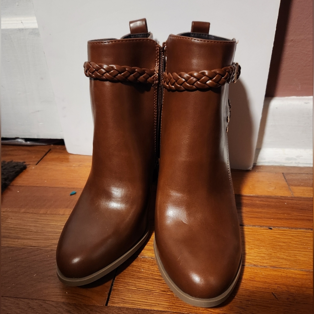 American Eagle Cognac Brown Ankle Block Heel Boots Size 8.5M